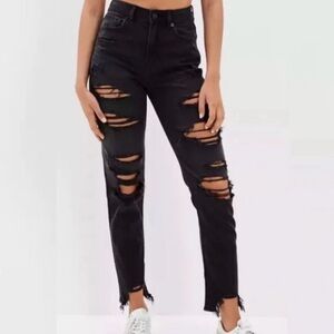 BLACK DESTROYED AEO JEANS